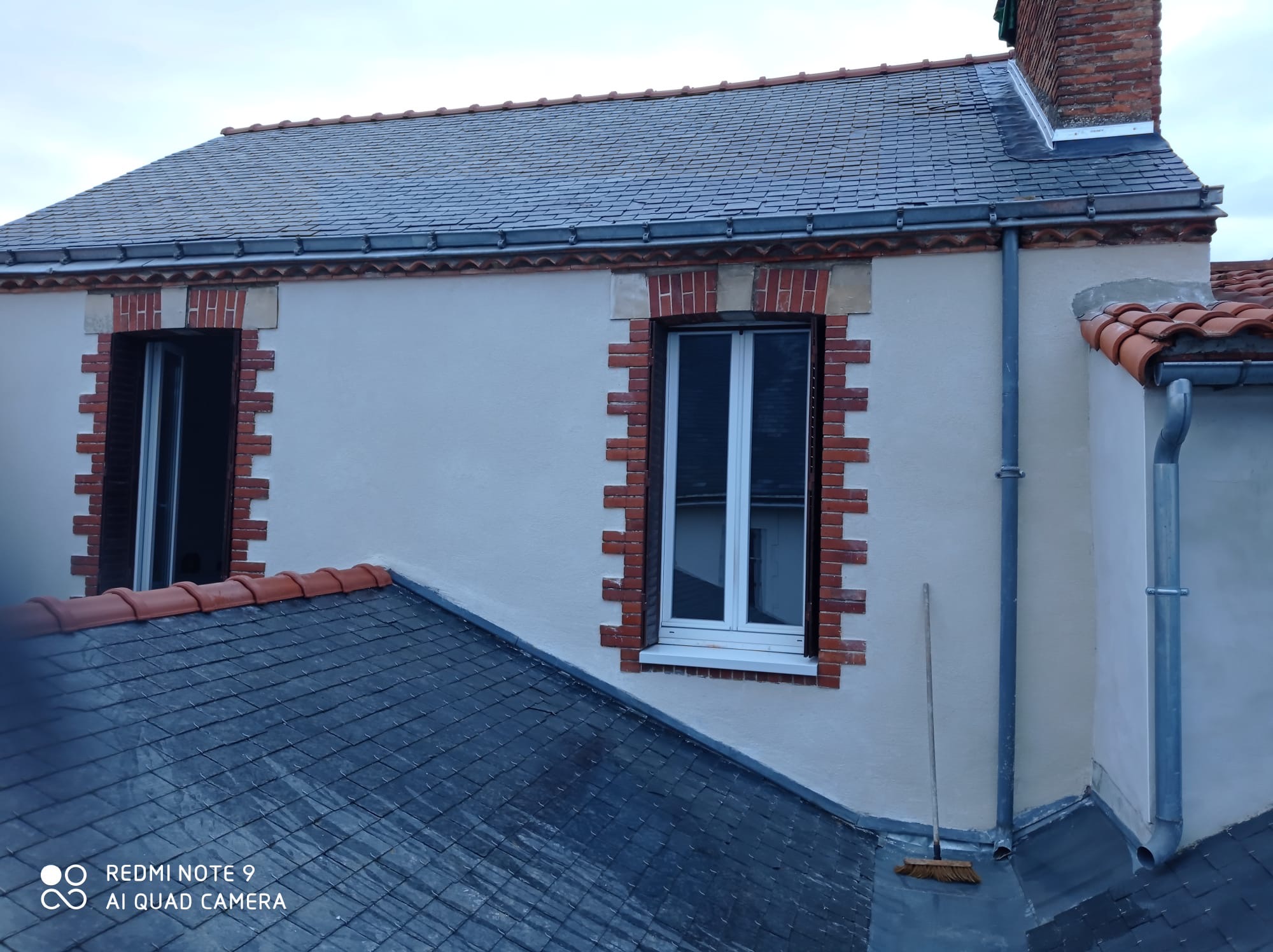 Ravalement de façade Vertou - revêtement plastique épais - peinture façade - maison fenêtre